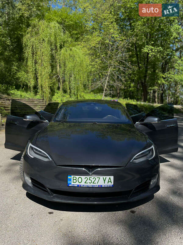 Лифтбек Tesla Model S 2016 в Тернополе