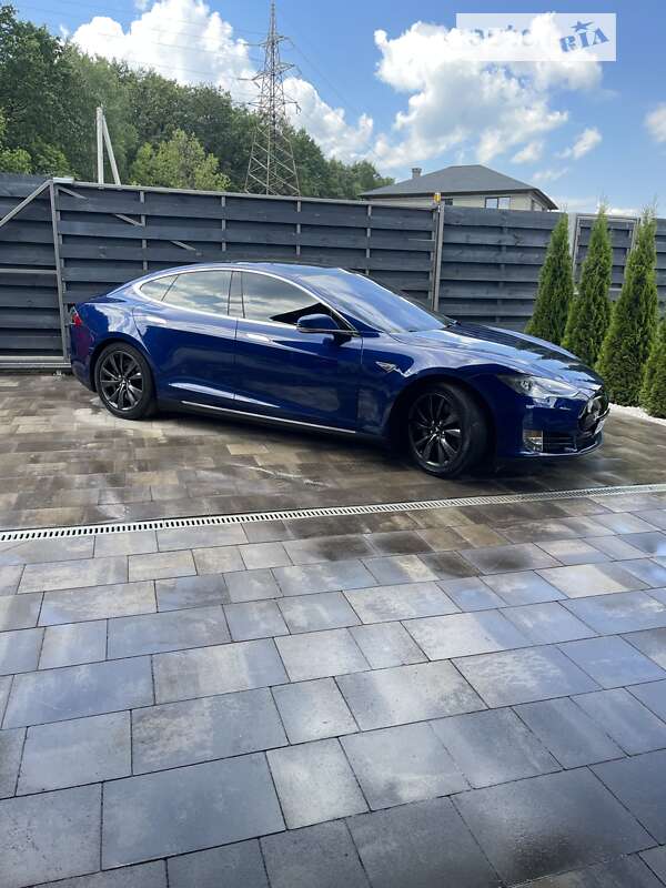 Tesla Model S 2015