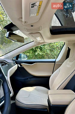 Лифтбек Tesla Model S 2013 в 