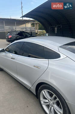 Лифтбек Tesla Model S 2013 в Городенке