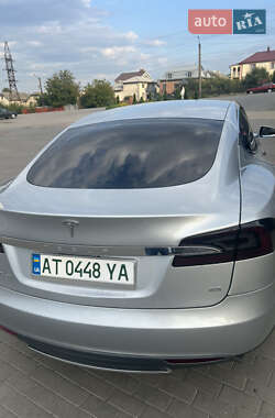 Лифтбек Tesla Model S 2013 в Городенке