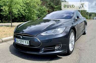 Ліфтбек Tesla Model S 2016 в Києві