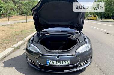 Ліфтбек Tesla Model S 2016 в Києві