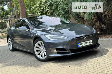 Лифтбек Tesla Model S 2017 в Львове