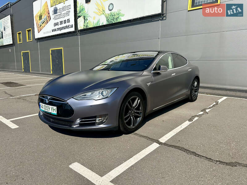 Лифтбек Tesla Model S 2014 в Киеве