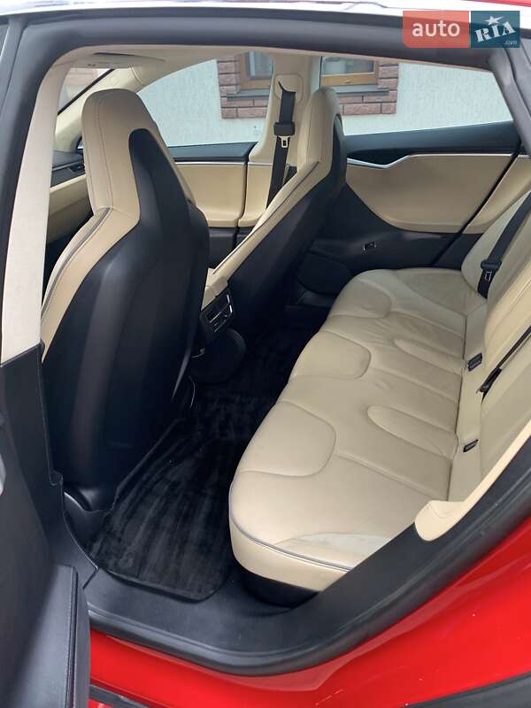 Ліфтбек Tesla Model S 2013 в Києві