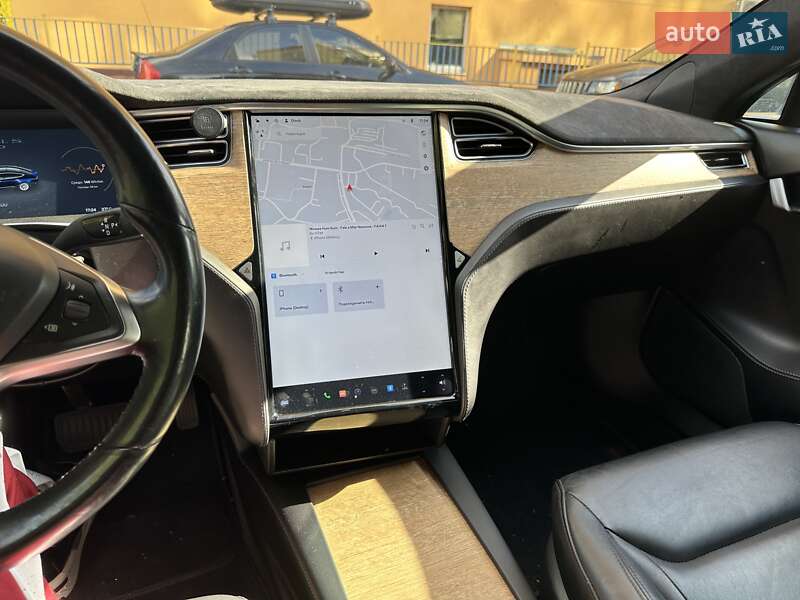 Лифтбек Tesla Model S 2016 в Киеве