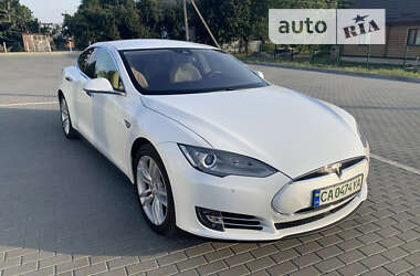 Лифтбек Tesla Model S 2015 в Виннице