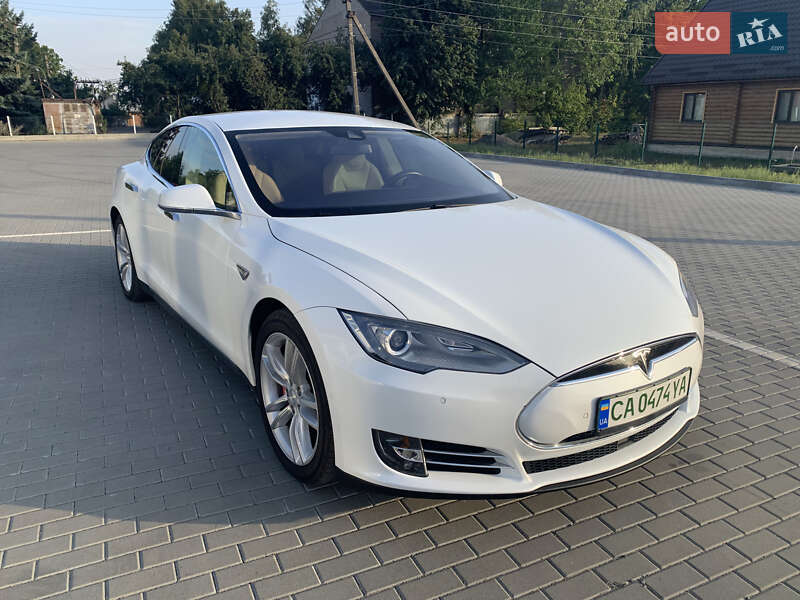 Tesla Model S 2015