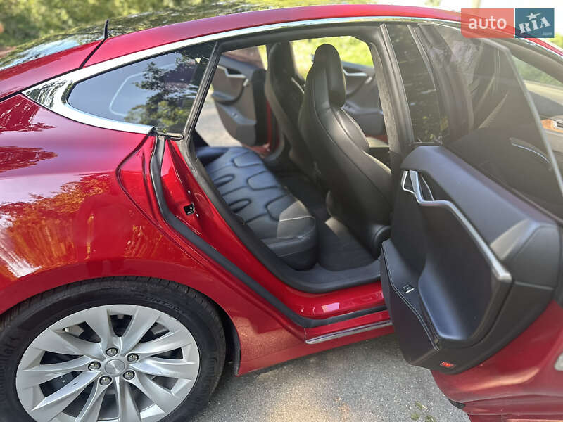 Ліфтбек Tesla Model S 2017 в Києві