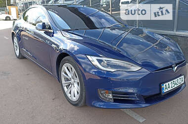 Лифтбек Tesla Model S 2016 в Киеве