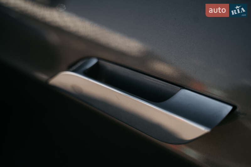 Лифтбек Tesla Model S 2015 в Одессе