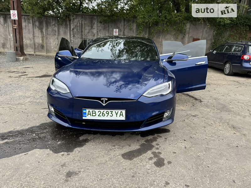 Лифтбек Tesla Model S 2016 в Виннице