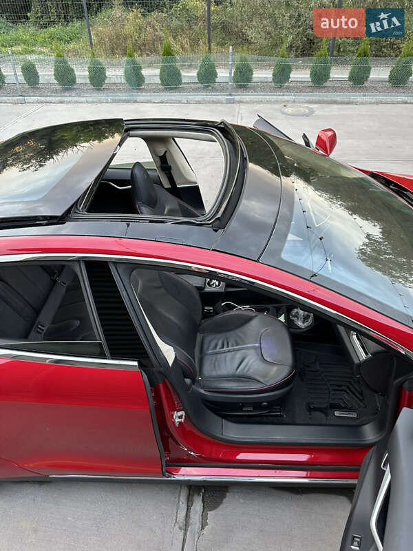 Ліфтбек Tesla Model S 2013 в Тлумачі