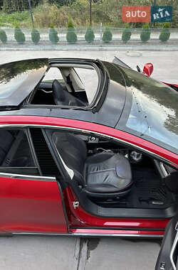 Лифтбек Tesla Model S 2013 в 