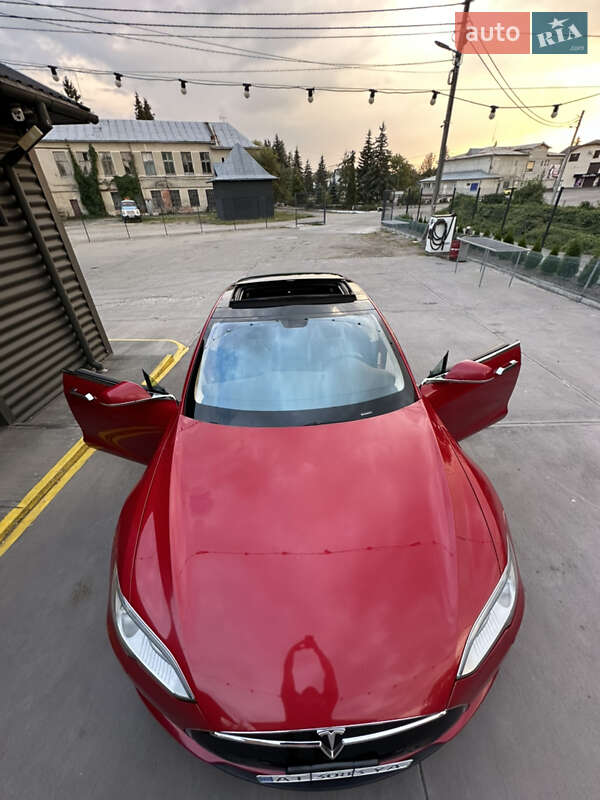 Ліфтбек Tesla Model S 2013 в Тлумачі