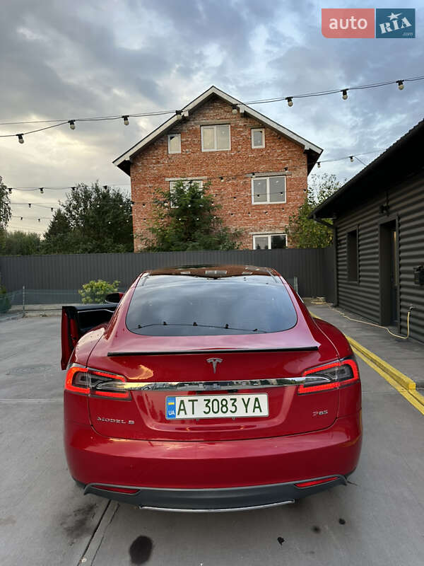 Ліфтбек Tesla Model S 2013 в Тлумачі
