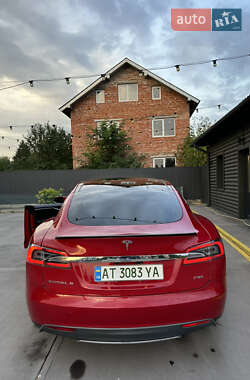 Лифтбек Tesla Model S 2013 в 