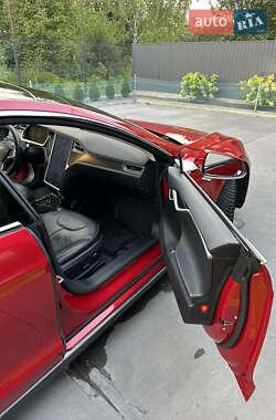 Лифтбек Tesla Model S 2013 в 