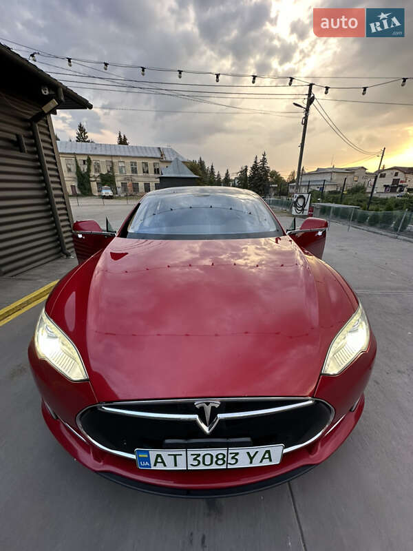 Ліфтбек Tesla Model S 2013 в Тлумачі