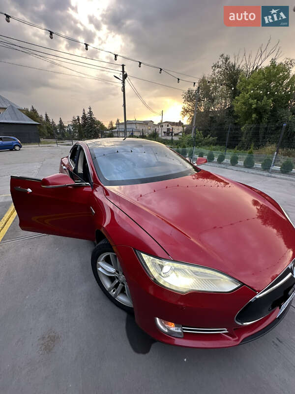 Ліфтбек Tesla Model S 2013 в Тлумачі