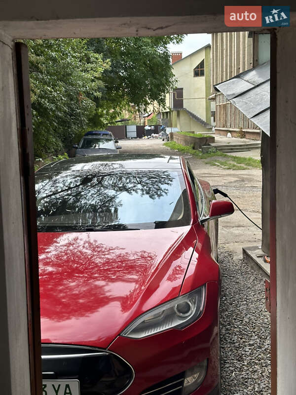 Ліфтбек Tesla Model S 2013 в Тлумачі