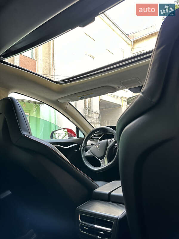 Ліфтбек Tesla Model S 2013 в Тлумачі