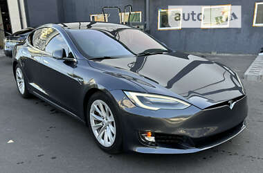 Лифтбек Tesla Model S 2017 в Черкассах