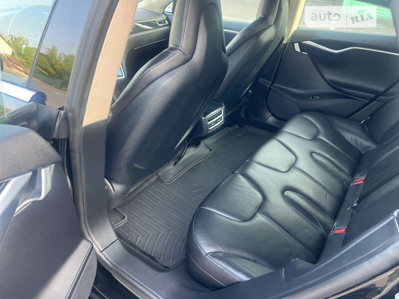Ліфтбек Tesla Model S 2013 в Дубні фото 29 Ліфтбек Tesla Model S 2013 в Дубні