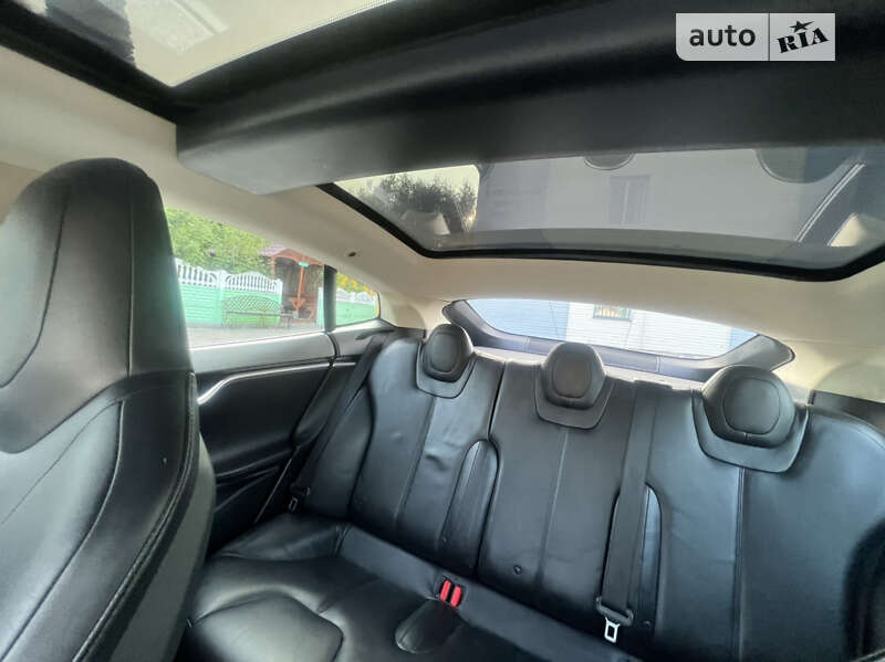 Ліфтбек Tesla Model S 2013 в Дубні фото 36 Ліфтбек Tesla Model S 2013 в Дубні