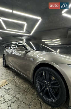 Лифтбек Tesla Model S 2016 в 