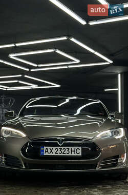Лифтбек Tesla Model S 2016 в 