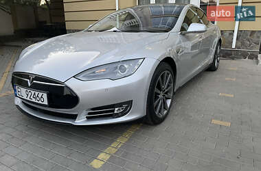 Лифтбек Tesla Model S 2015 в Бродах