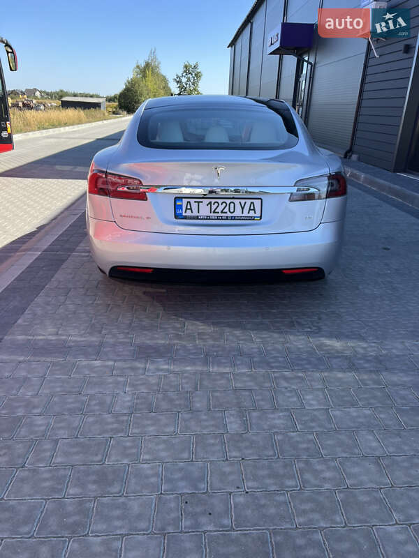 Лифтбек Tesla Model S 2017 в Ивано-Франковске