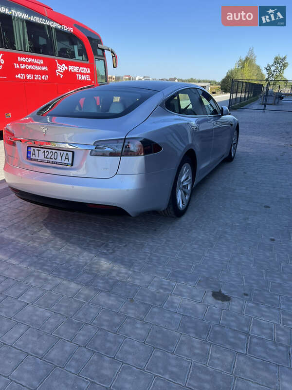 Лифтбек Tesla Model S 2017 в Ивано-Франковске