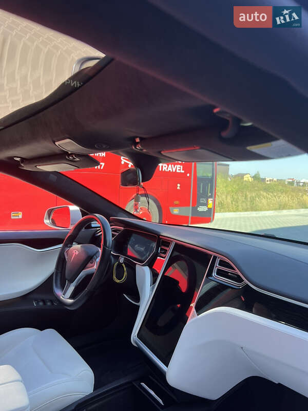 Лифтбек Tesla Model S 2017 в Ивано-Франковске