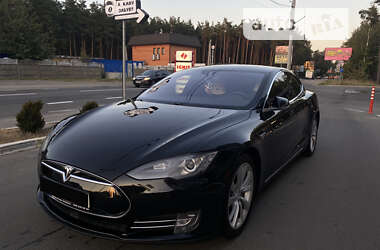 Лифтбек Tesla Model S 2015 в Киеве