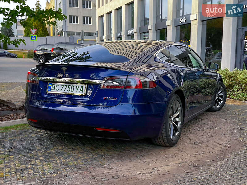 Лифтбек Tesla Model S 2016 в Львове