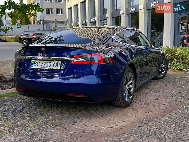 Ліфтбек Tesla Model S 2016 в Львові