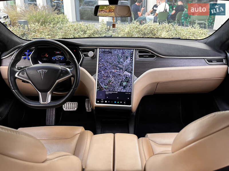 Ліфтбек Tesla Model S 2016 в Львові