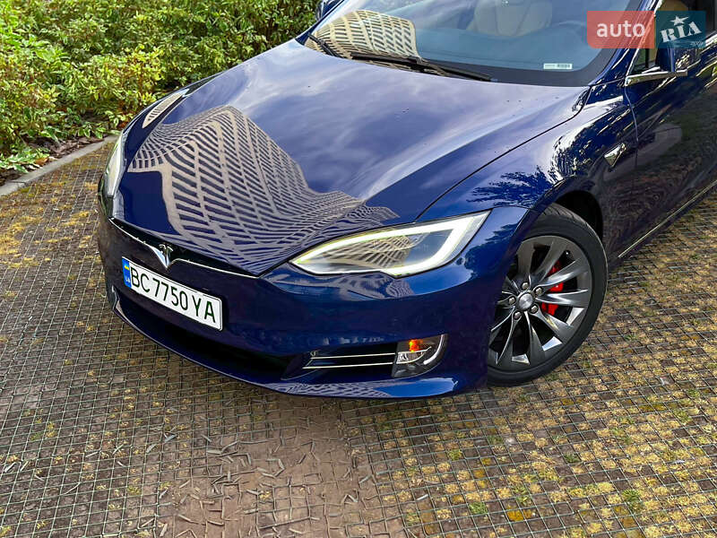 Лифтбек Tesla Model S 2016 в Львове