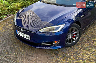 Лифтбек Tesla Model S 2016 в Львове