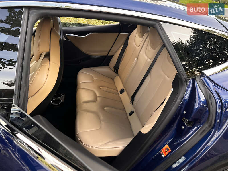 Ліфтбек Tesla Model S 2016 в Львові