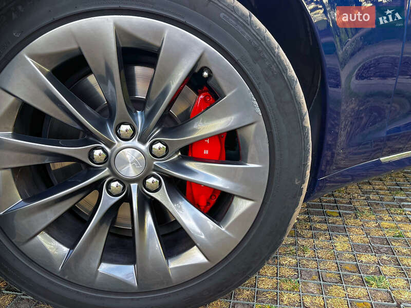 Ліфтбек Tesla Model S 2016 в Львові