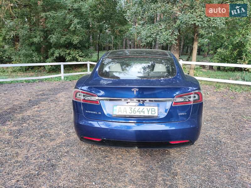 Ліфтбек Tesla Model S 2015 в Києві