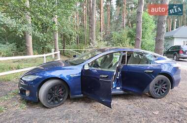 Ліфтбек Tesla Model S 2015 в Києві