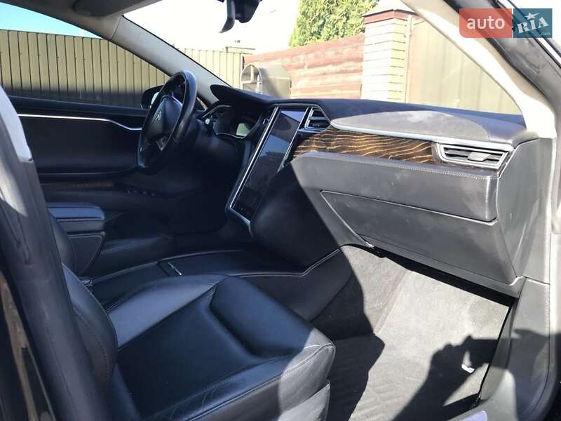 Лифтбек Tesla Model S 2016 в Борисполе
