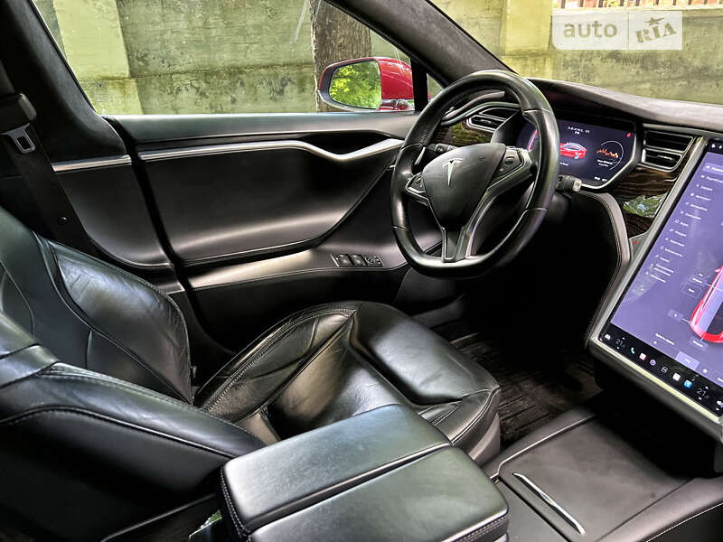 Лифтбек Tesla Model S 2016 в Виннице