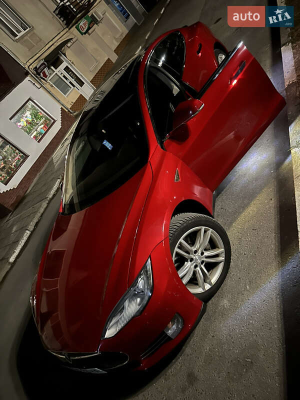 Ліфтбек Tesla Model S 2013 в Тлумачі