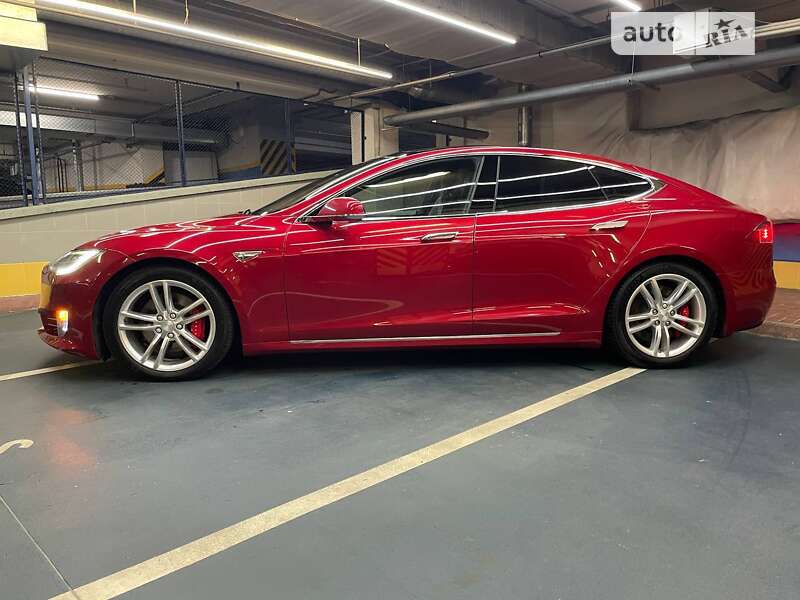 Ліфтбек Tesla Model S 2016 в Києві